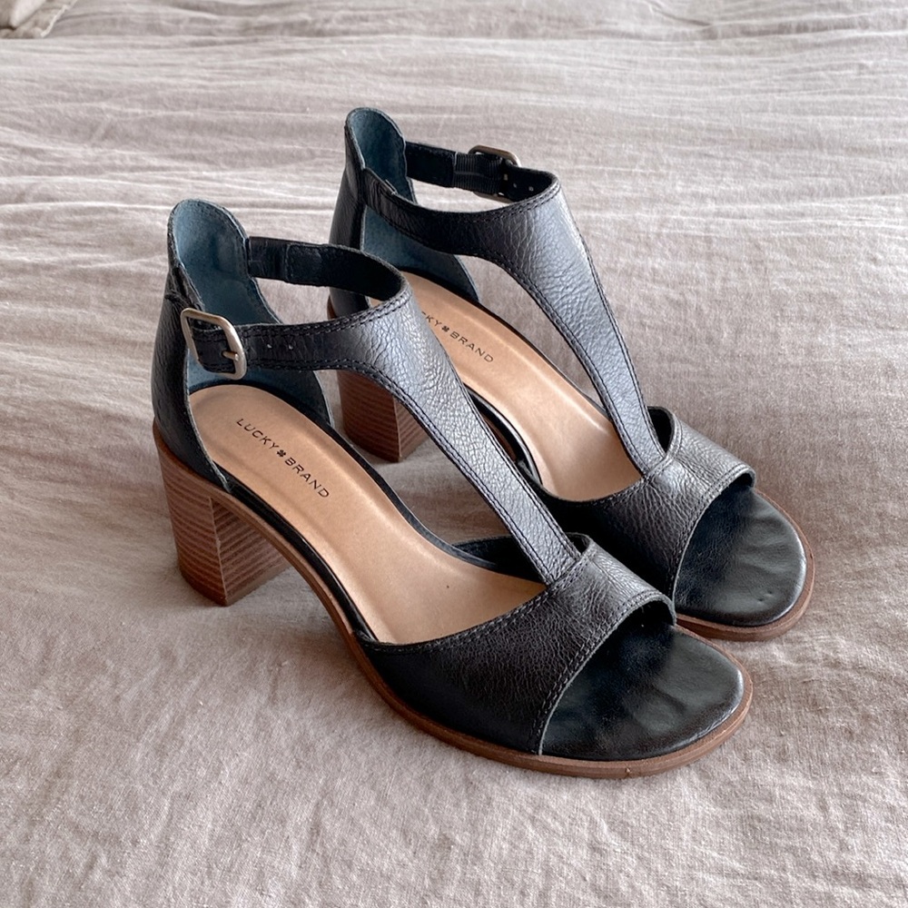Lucky Brand Black Leather T-Strap Block Heel Sandals
